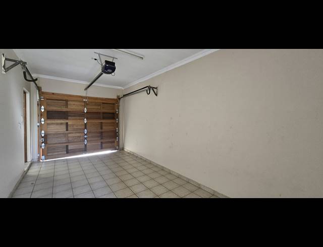 3 BEDROOM APARTMENT FOR SALE IN SINOVILLE